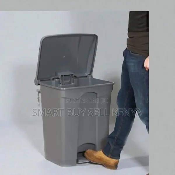 Restaurants Clinics 30l Hard Plastic Step Pedal Waste Dust Bin