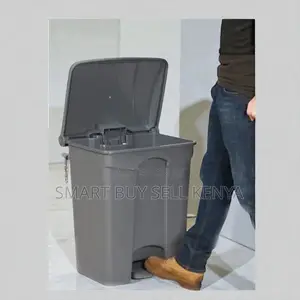 Clinics Medical Use 30l Hard Plastic Step Pedal Waste Garbage Bin