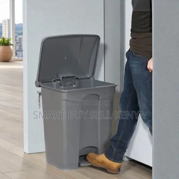 Durable Hard Plastic 30l Step Pedal Waste Garbage Bin for Homes