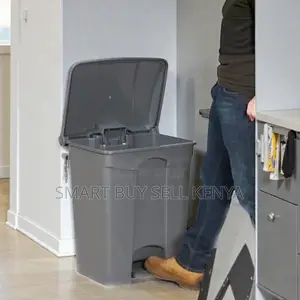 Home Office Clinics 30l Hard Plastic Step Pedal Waste Dust Bin