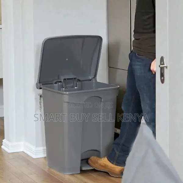 Long-Lasting Plastic 30l Step Pedal Waste Garbage Bin for Hotels