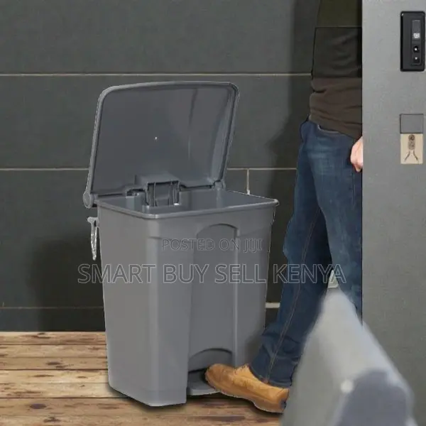Home and Commercial 30l Hard Plastic Step Pedal Waste Garbage Bin