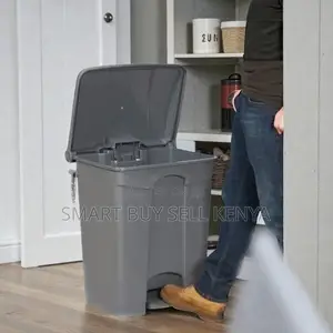 Durable Long-Lasting 30l Hard Plastic Step Pedal Waste Dust Bin