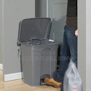 Medical Facilities 30l Hard Plastic Step Pedal Waste Garbage Bin
