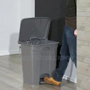 Hands-Free Durable Plastic 30l Step Pedal Dust Bin for Home and Office