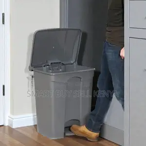 User Friendly Hard Plastic 30l Step Pedal Dust Bin for Home and Office
