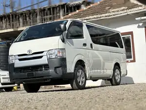 Toyota HiAce 2018 White