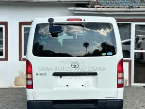Toyota HiAce 2019 White