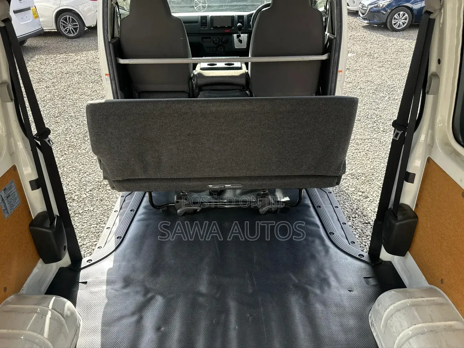 Toyota HiAce 2019 White