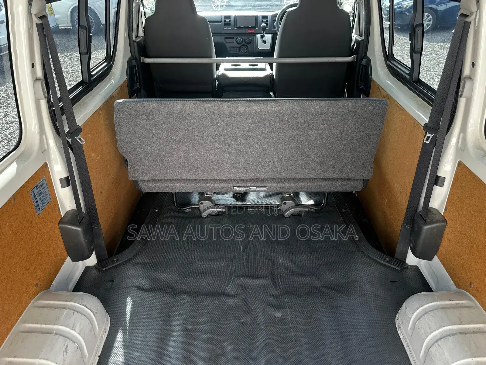Toyota HiAce 2019 White