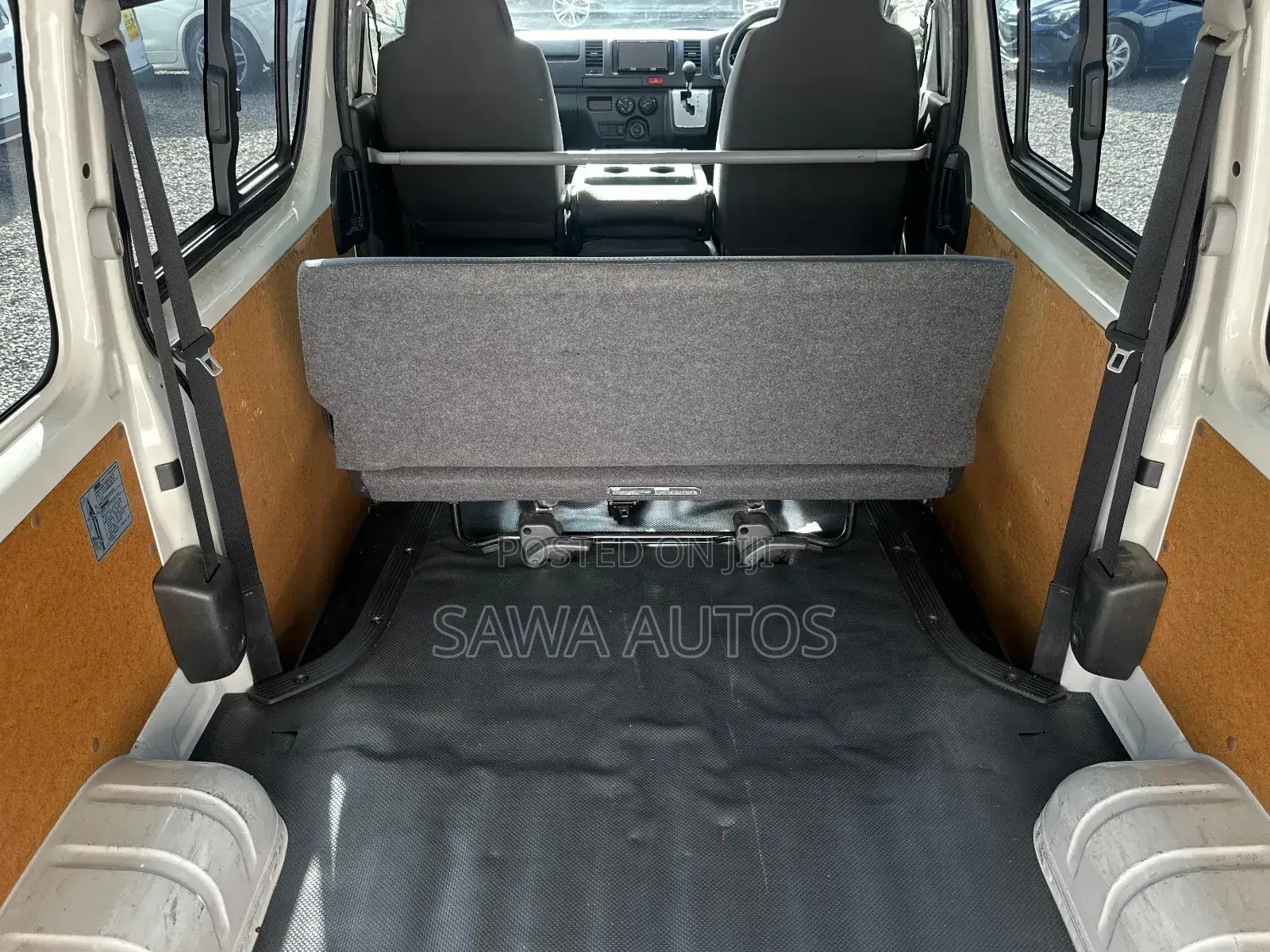 Toyota HiAce 2019 White