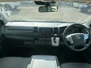 Toyota HiAce 2019 White