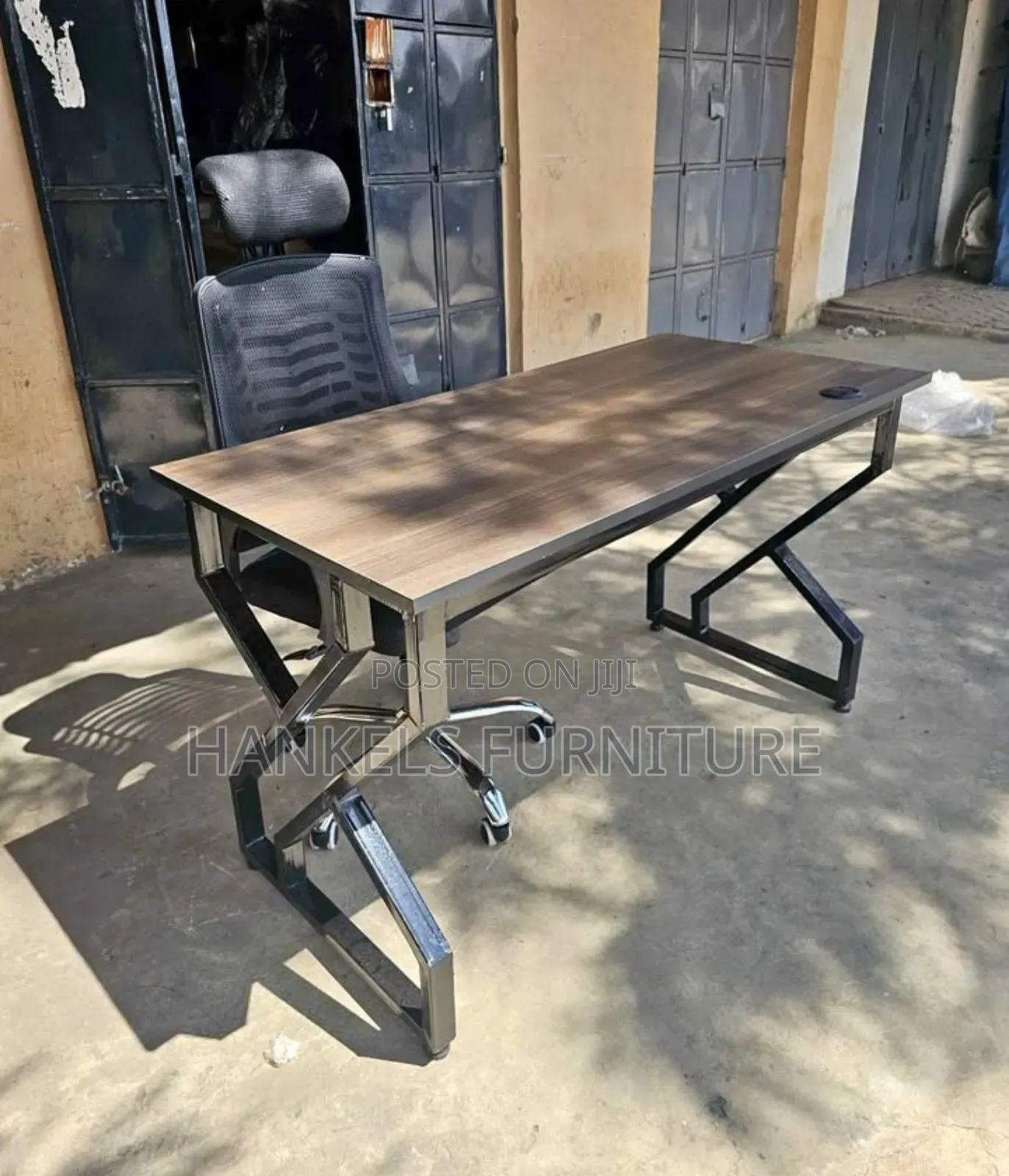 Stylish Wooden Metal Desks for a Professional Look