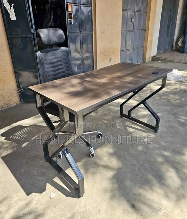 Stylish Wooden Metal Desks for a Professional Look