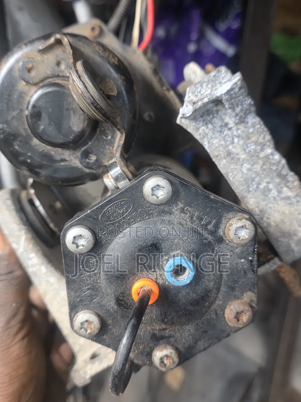 Land Rover Self-Levelling Suspension Pump.