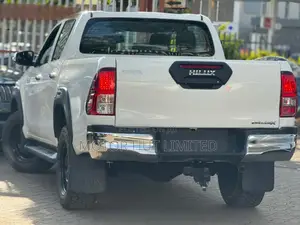 Toyota Hilux Revo Double Cab Deisel 2.4 AWD 2021 White
