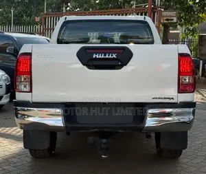 Toyota Hilux Revo Double Cab Deisel 2.4 AWD 2021 White