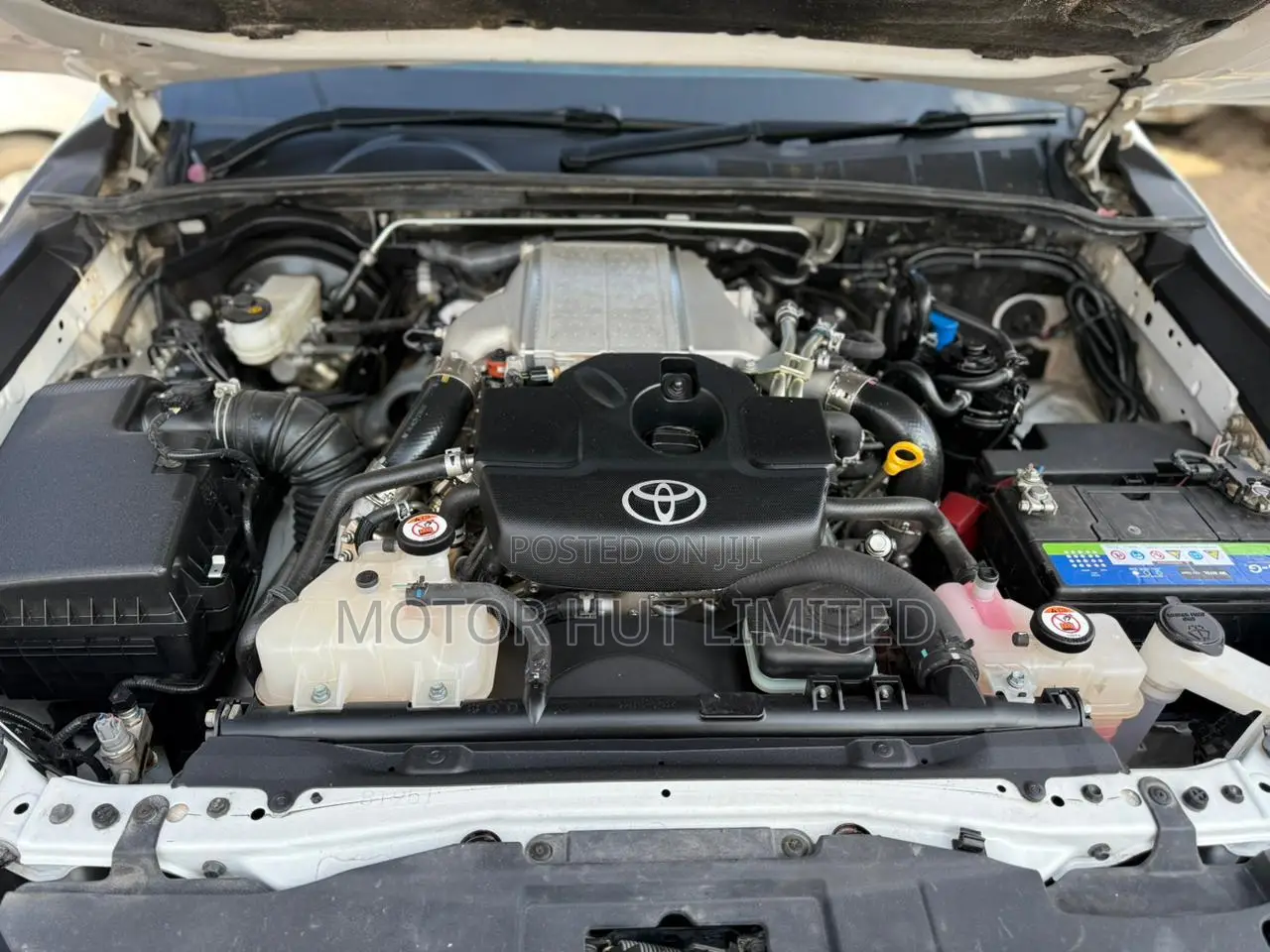 Toyota Hilux Revo Double Cab Deisel 2.4 AWD 2021 White