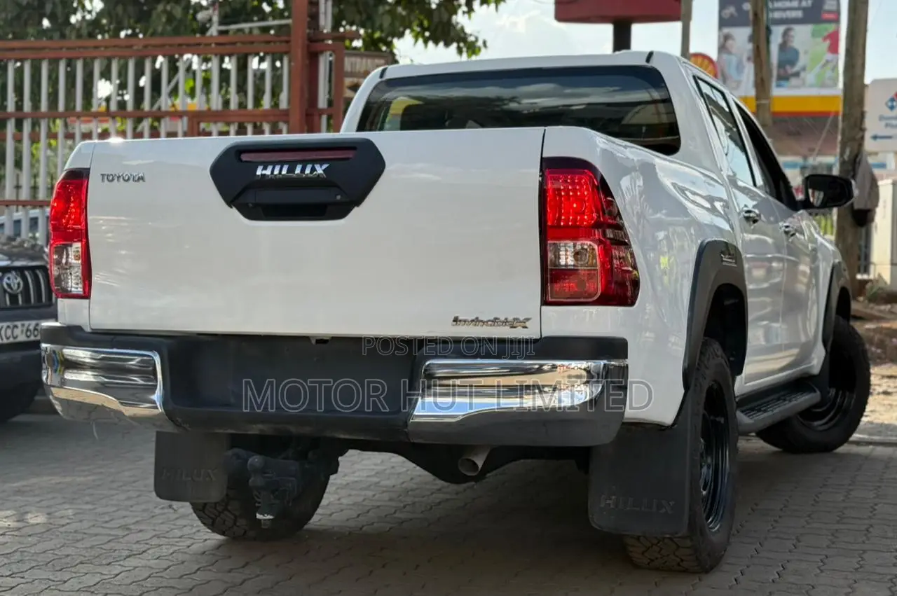 Toyota Hilux Revo Double Cab Deisel 2.4 AWD 2021 White