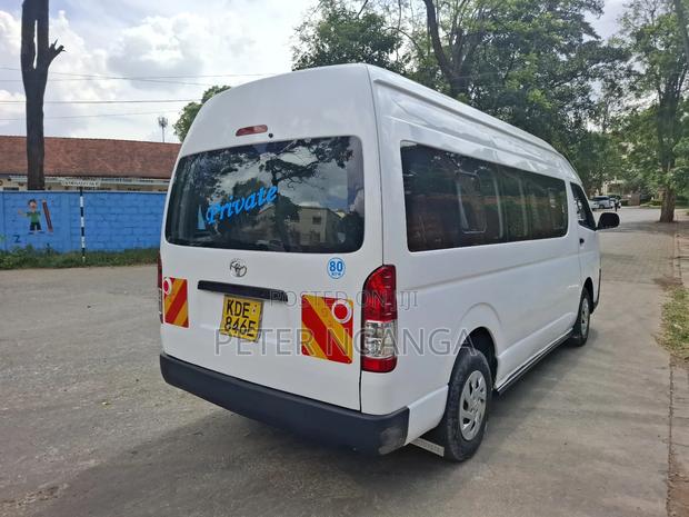 Toyota HiAce 2015 White - thumbnail 4