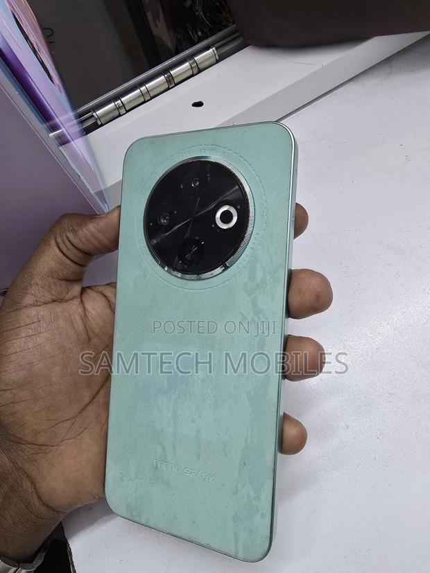 Tecno Spark 30C 128 GB Silver - main view