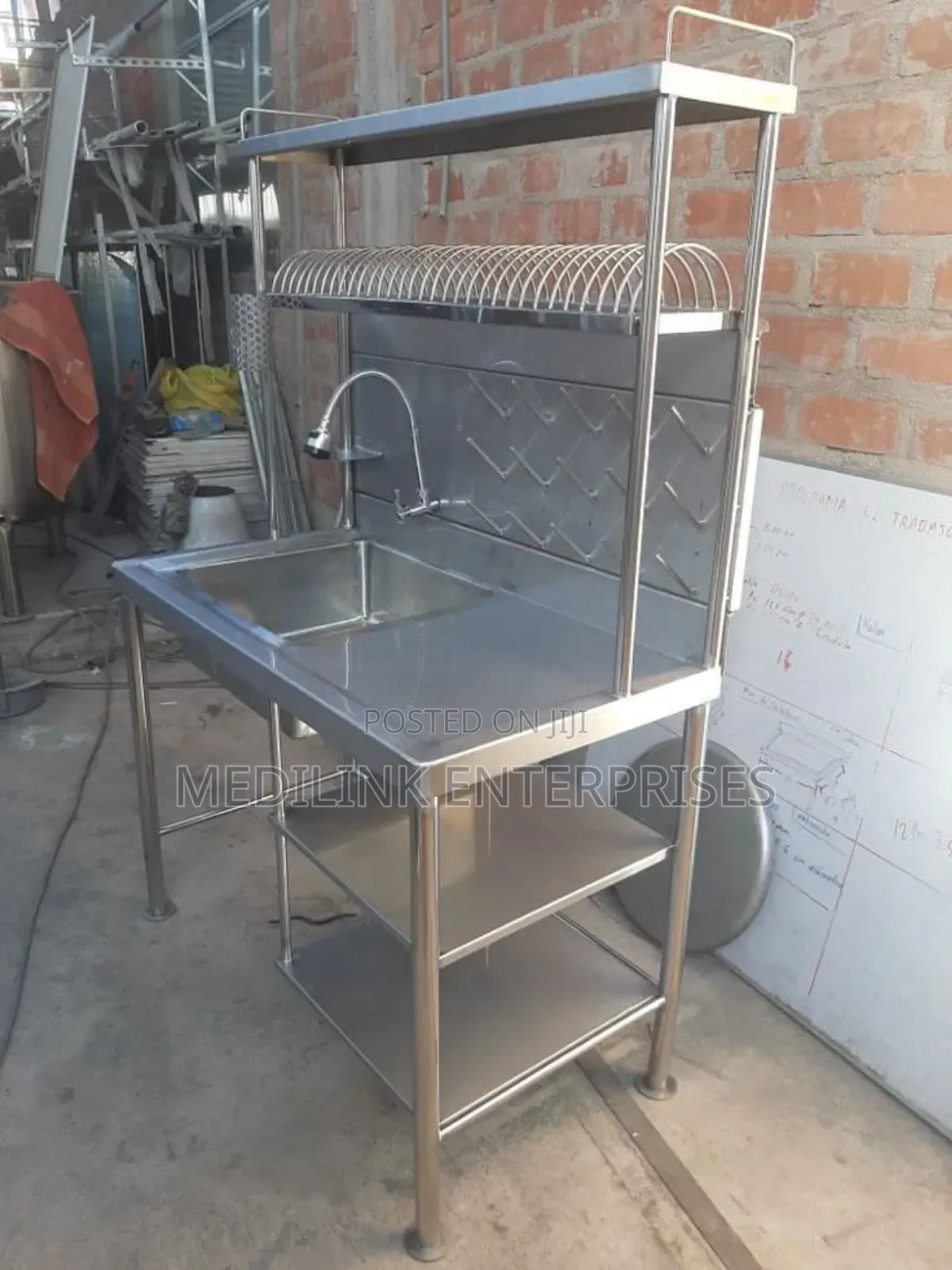 Stainless Customized Customized Sinks and a Rack