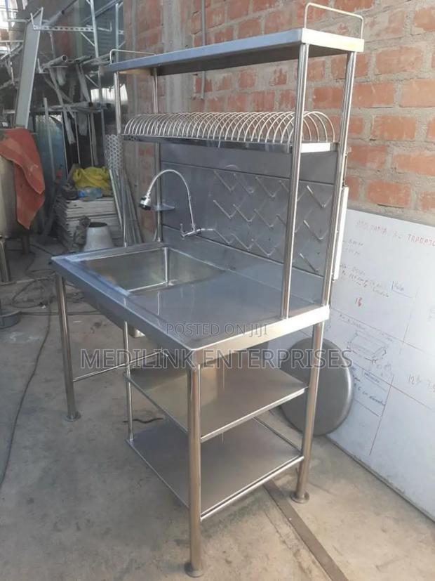 Stainless Customized Customized Sinks and a Rack