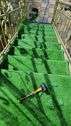 Artificial Green Grass Carpets for Ascending Stairs