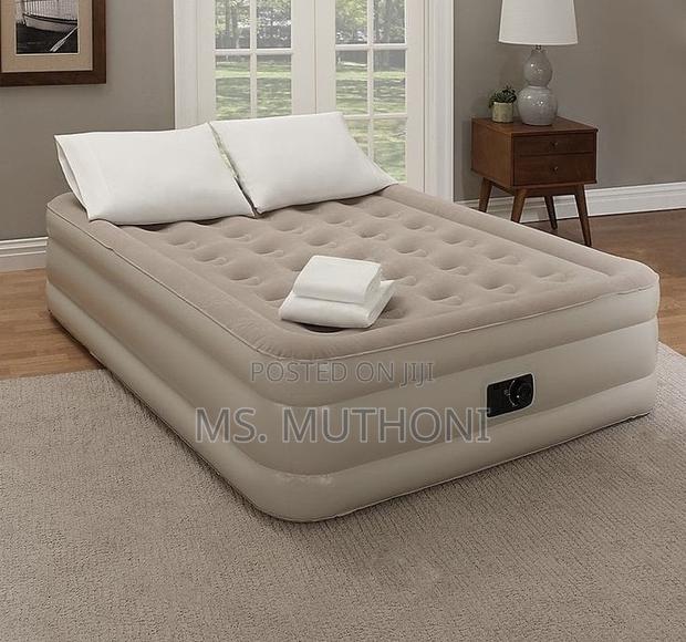 Inflatable Air Bed Mattress With A Built-in Pump 2 Pillows