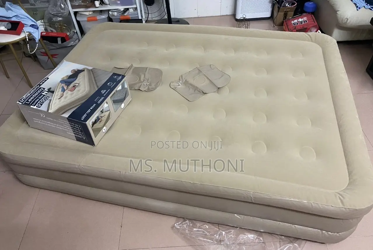 Inflatable Air Bed Mattress With A Built-in Pump 2 Pillows