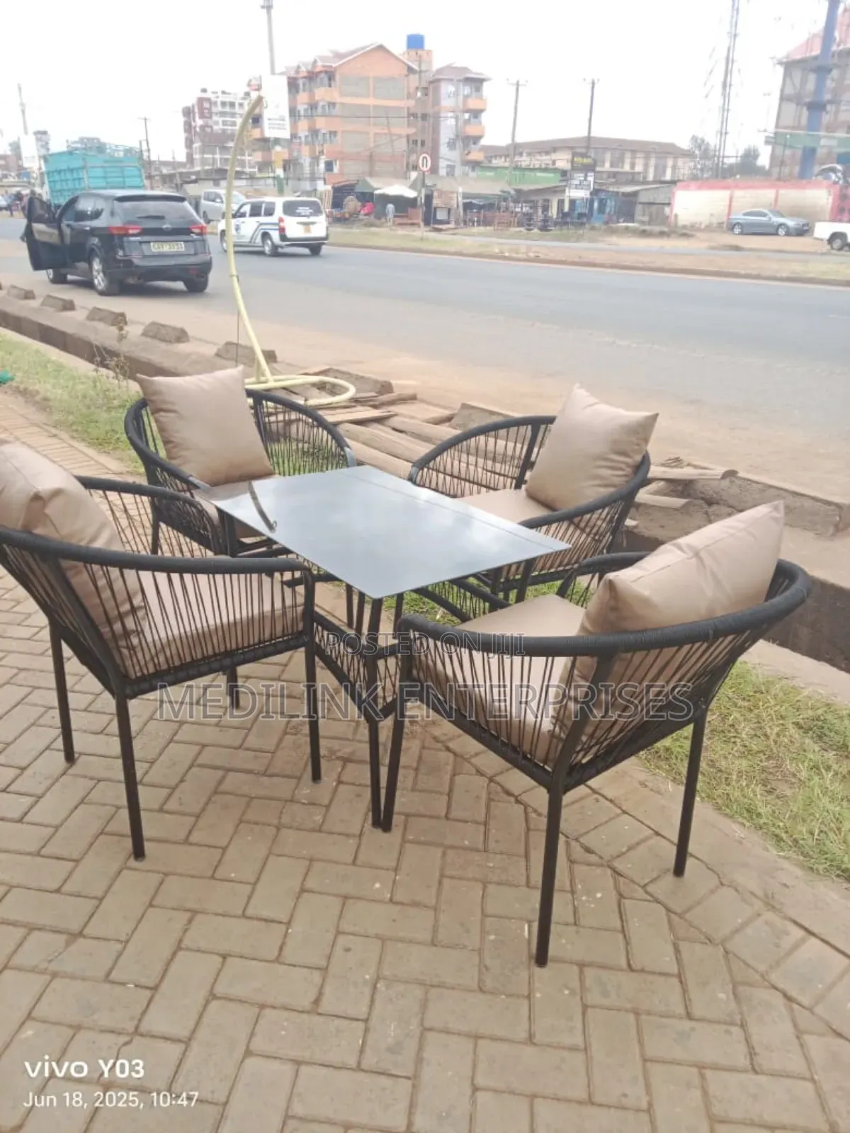 Nimes Design 4-Seater Metallic Handwoven Set