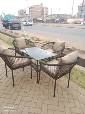 Nimes Design 4-Seater Metallic Handwoven Set
