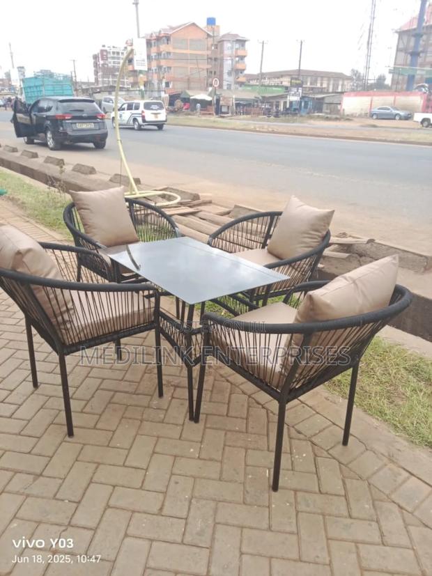 Nimes Design 4-Seater Metallic Handwoven Set