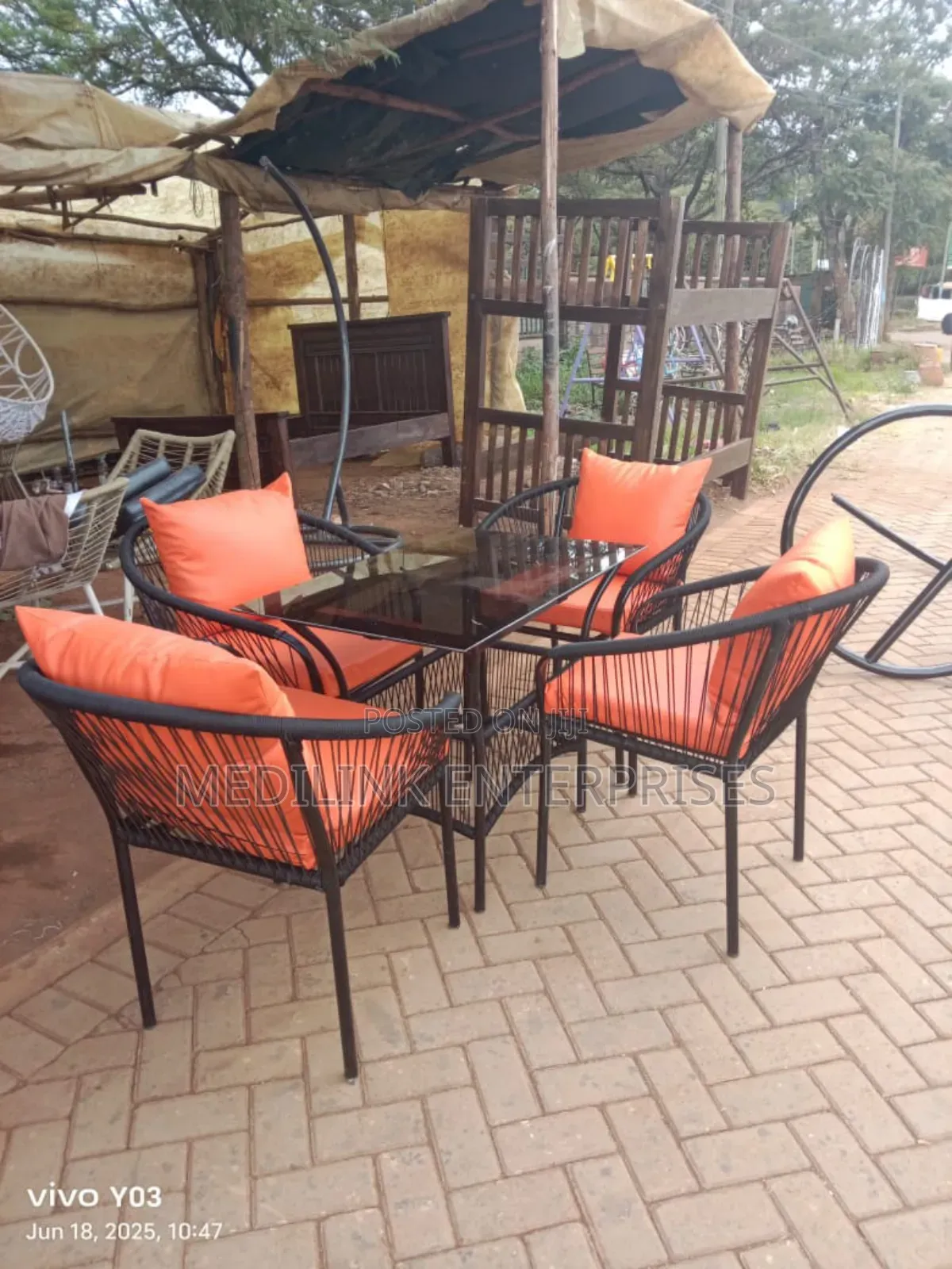 Elmo 4-Seater Glassed Outdoor Set(Metallic Upholstered)