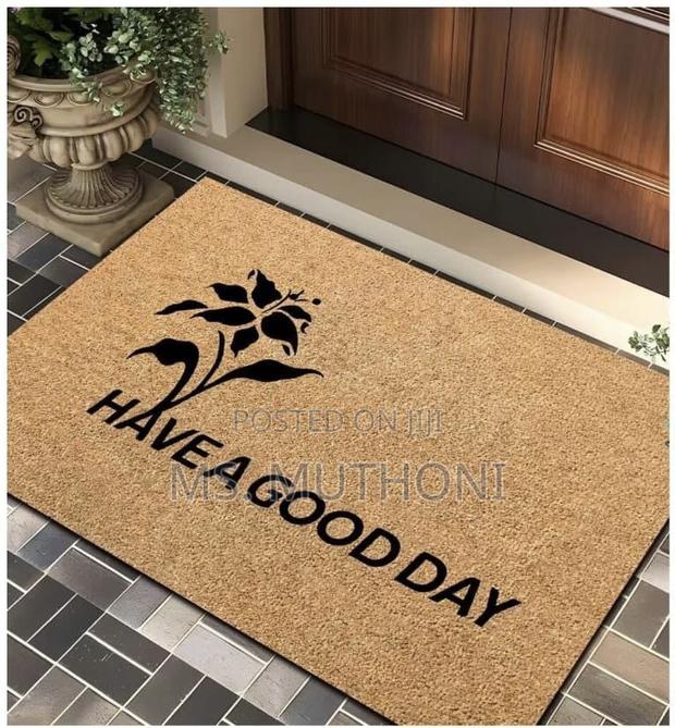 50*80cm Natural Color Doormat With a Non-Slip Rubber Backing.