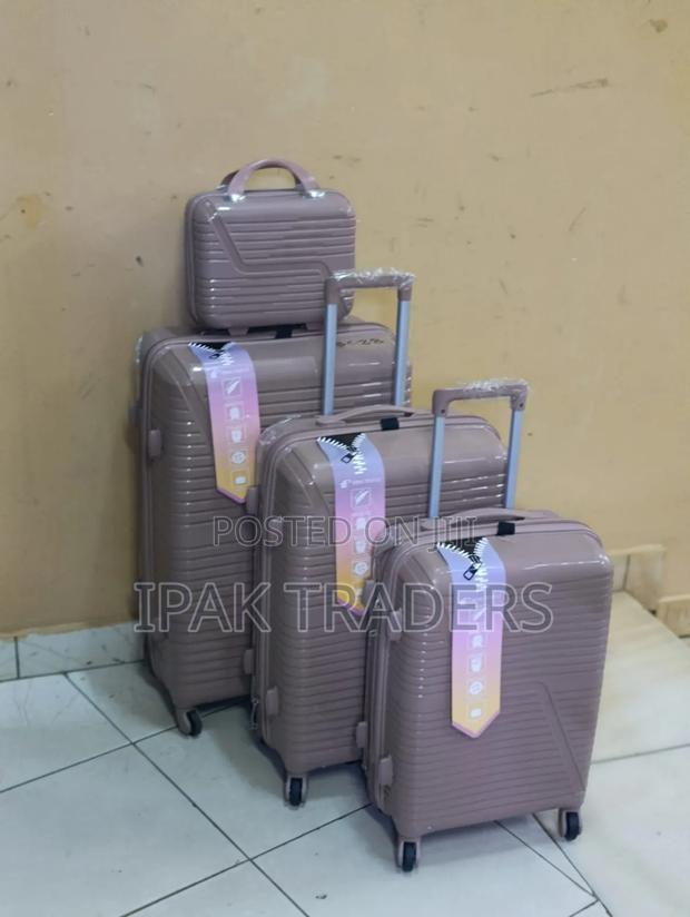 *4 in 1 Luxurious Unbreakable Suitcase* *Size 3* - main view