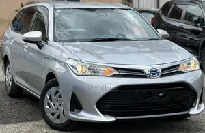 Toyota Corolla Fielder 1.5 Hybrid FWD 2018 Silver