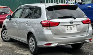 Toyota Corolla Fielder 1.5 Hybrid FWD 2018 Silver