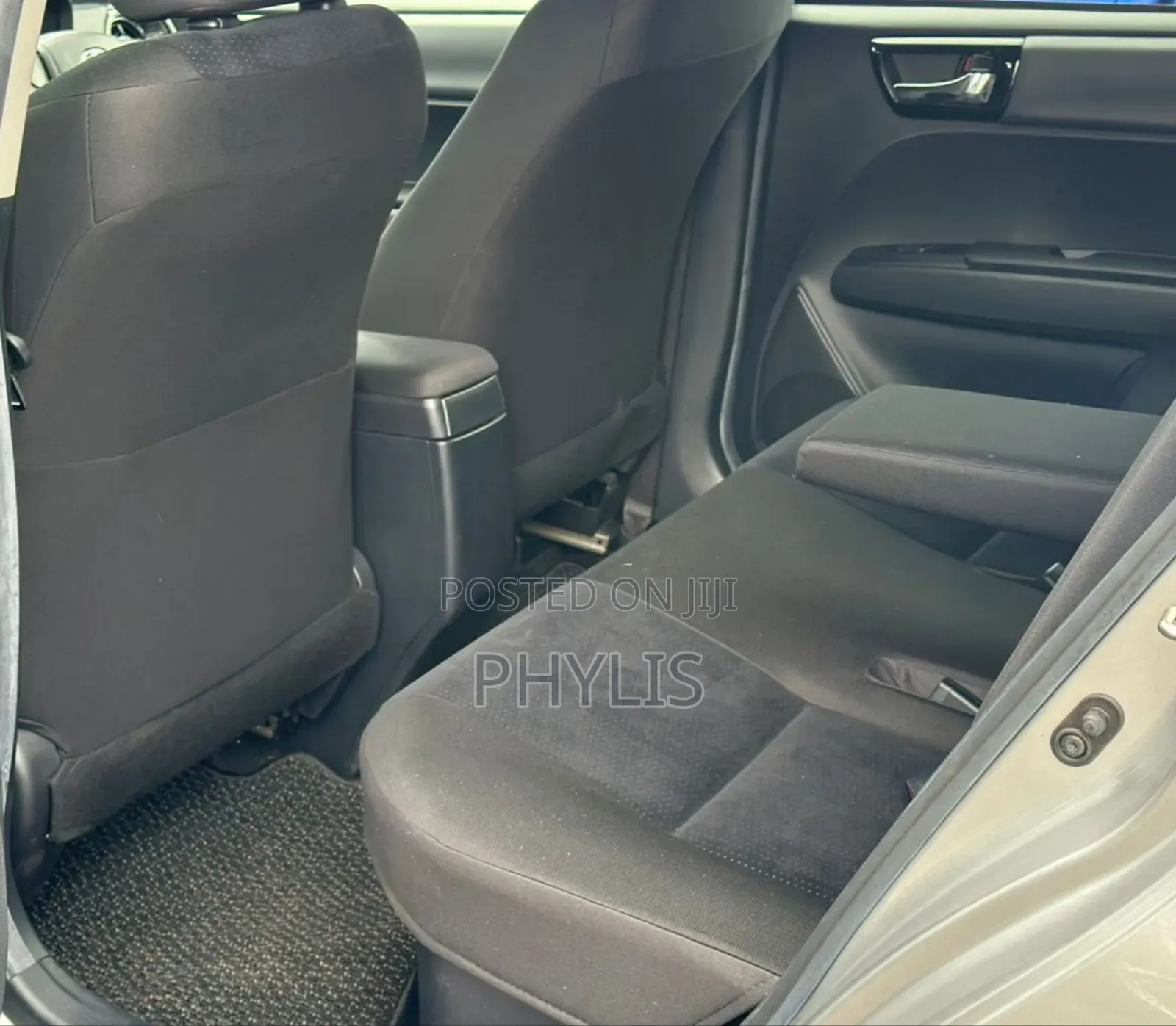 Toyota Corolla Fielder 1.5 Hybrid FWD 2018 Silver