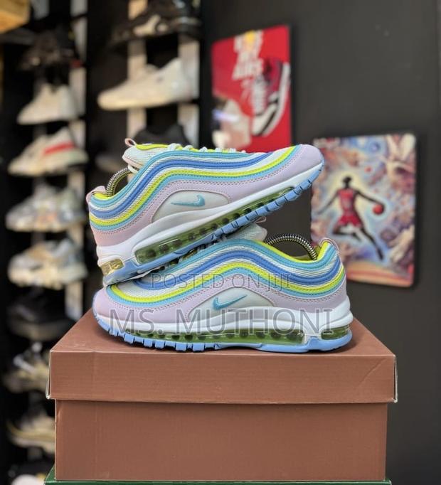 Nike Air Max Sneaker in a Multi-Color Pastel Sizes : 38 to 41 - thumbnail 2