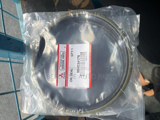 Hub Seals Mitsubishi Trucks - main view