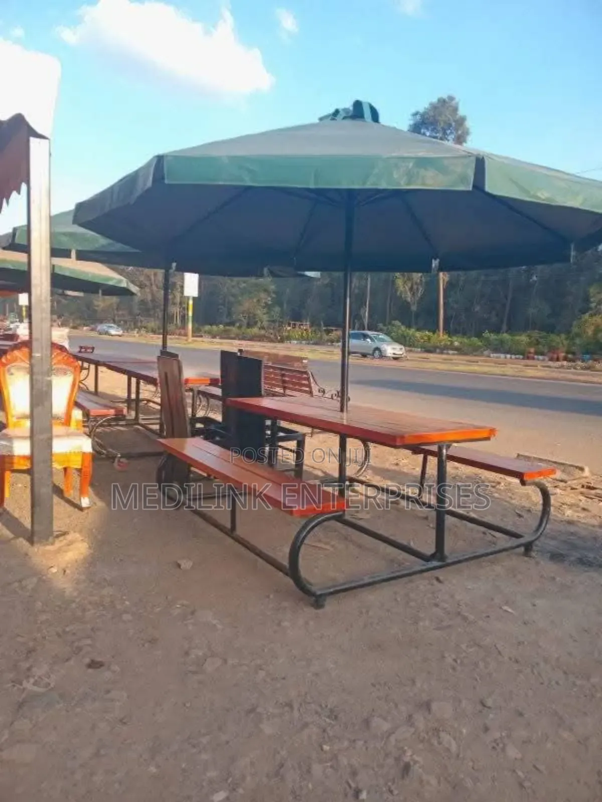 Outdoor Garden Umbrella Bench With a Shade