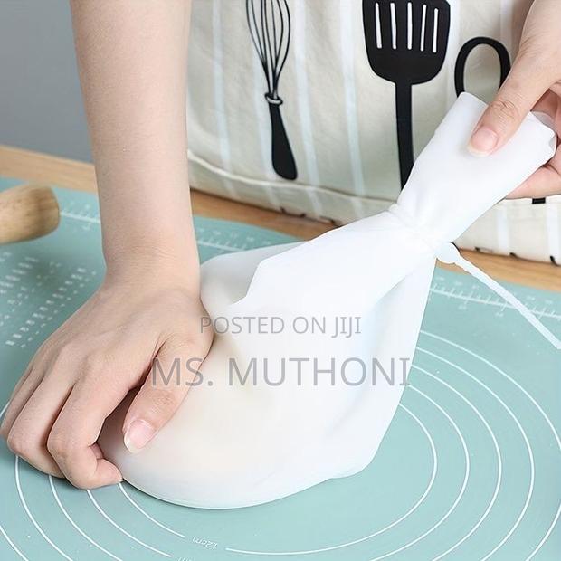 Reusable Silicone Dough Kneading Bag. - thumbnail 2