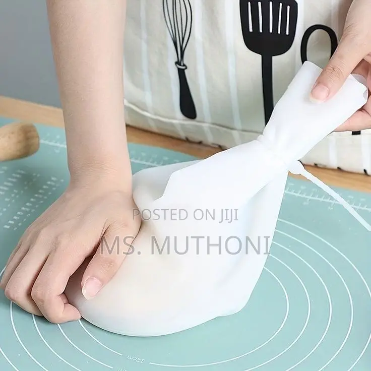 Reusable Silicone Dough Kneading Bag.