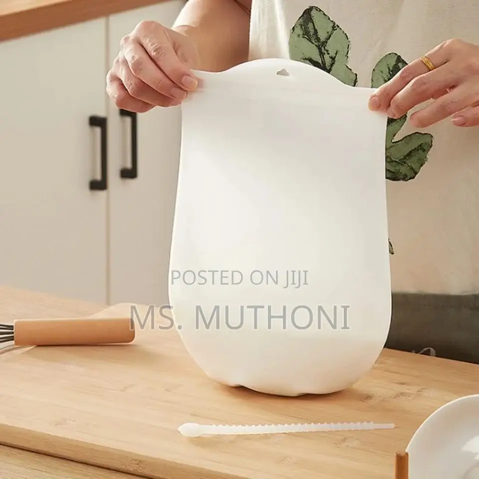 Reusable Silicone Dough Kneading Bag.