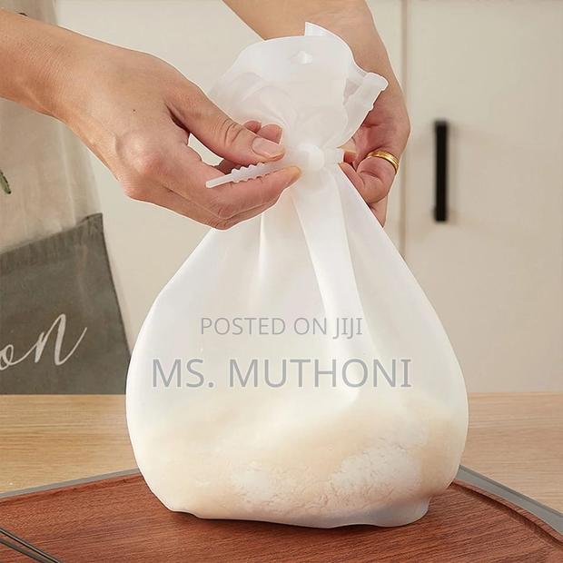 Reusable Silicone Dough Kneading Bag. - thumbnail 3