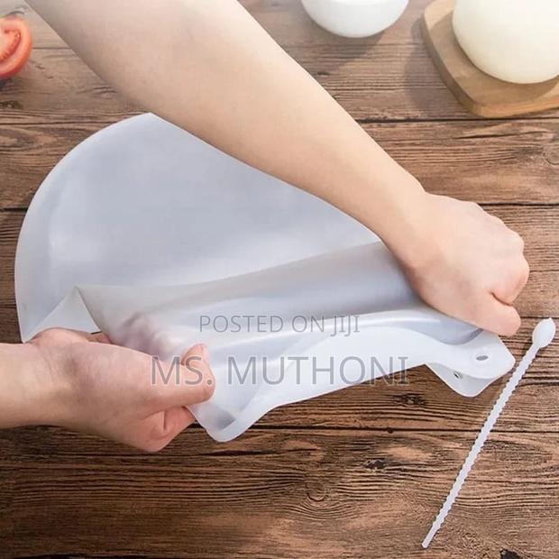 Reusable Silicone Dough Kneading Bag. - thumbnail 4