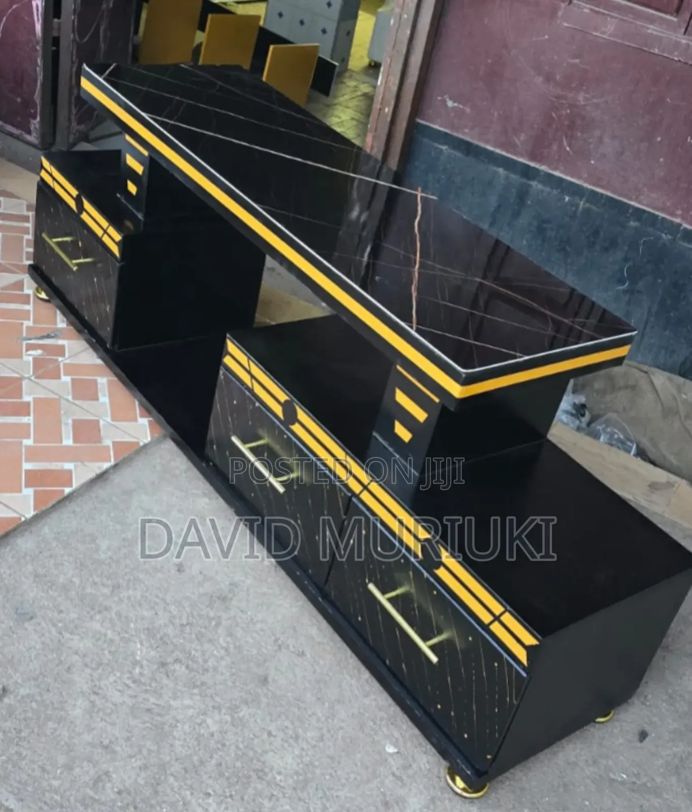 Executive 5 FTS Black/White and Gold With Marble Top Tv Stand