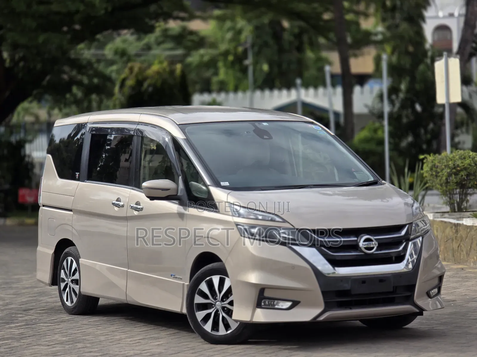Nissan Serena 2018 Gold