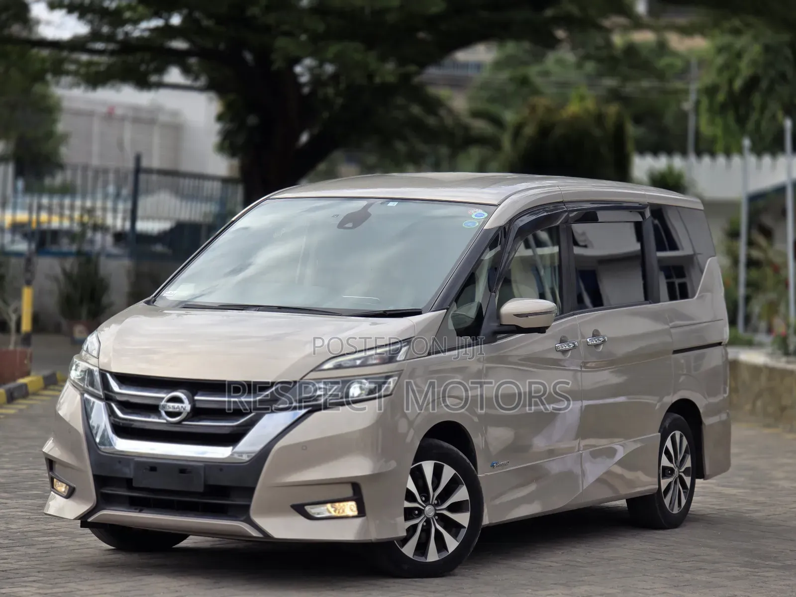 Nissan Serena 2018 Gold